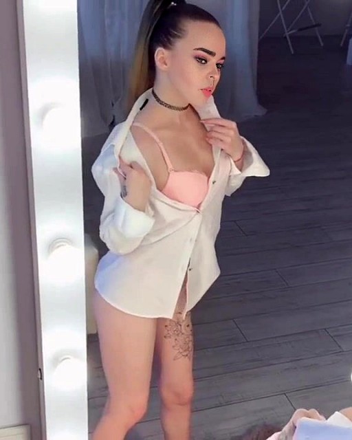 Fabiola Guajardo striptease hot bra cleavage deepfake live insta video